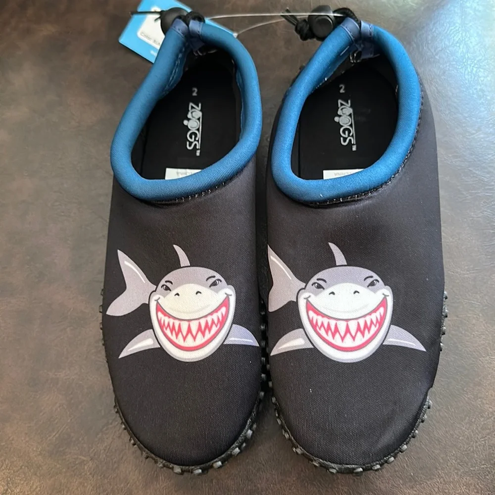 ZOOGS SHARK WATER SHOES: BLACK/BLUE: NEW WITH TAGS: SIZE 2